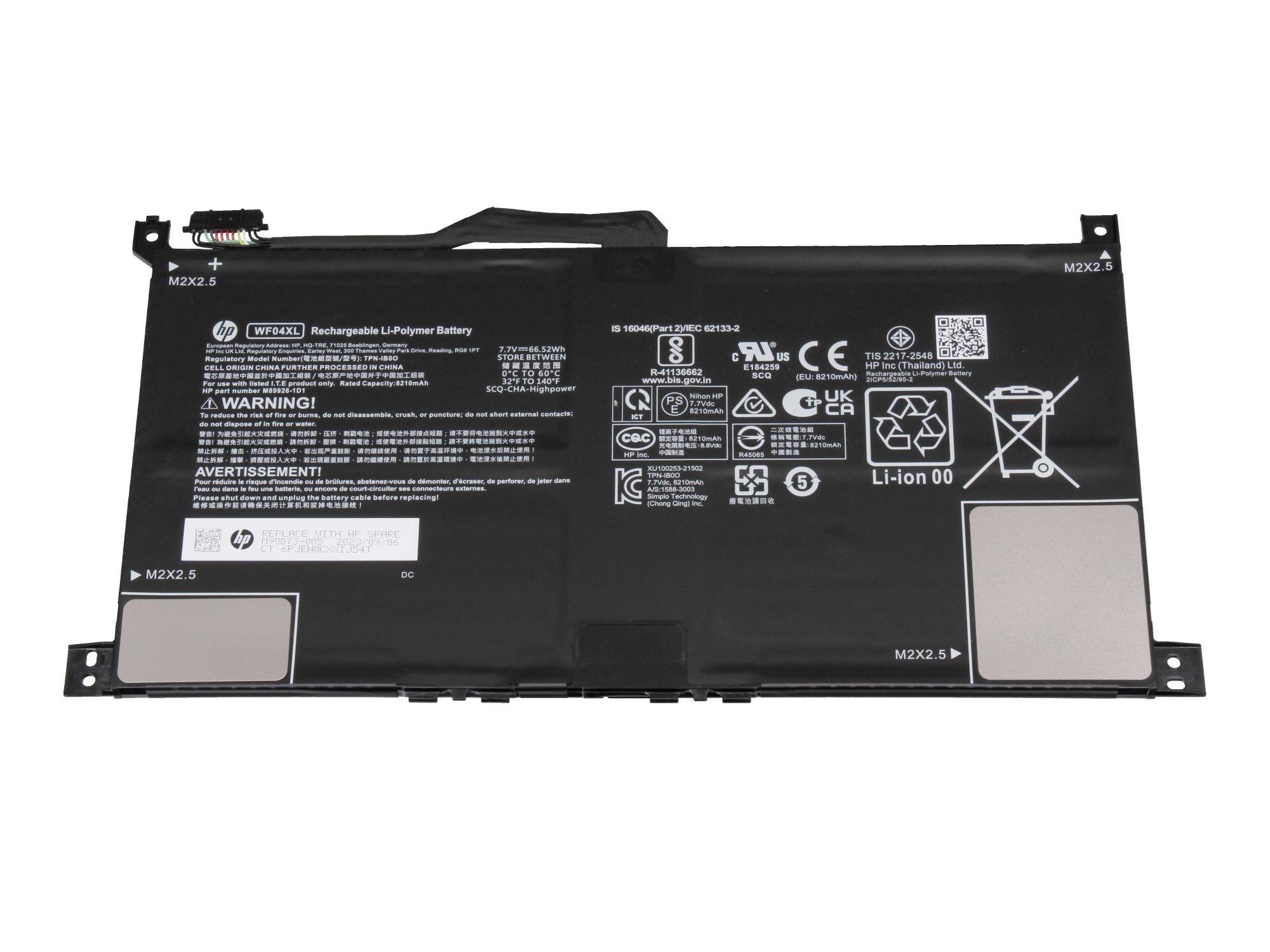 Schwarzes Laptop-Akkupack mit Anschlüssen und aufgedruckten Warnhinweisen, abgebildet auf weißem Hintergrund.