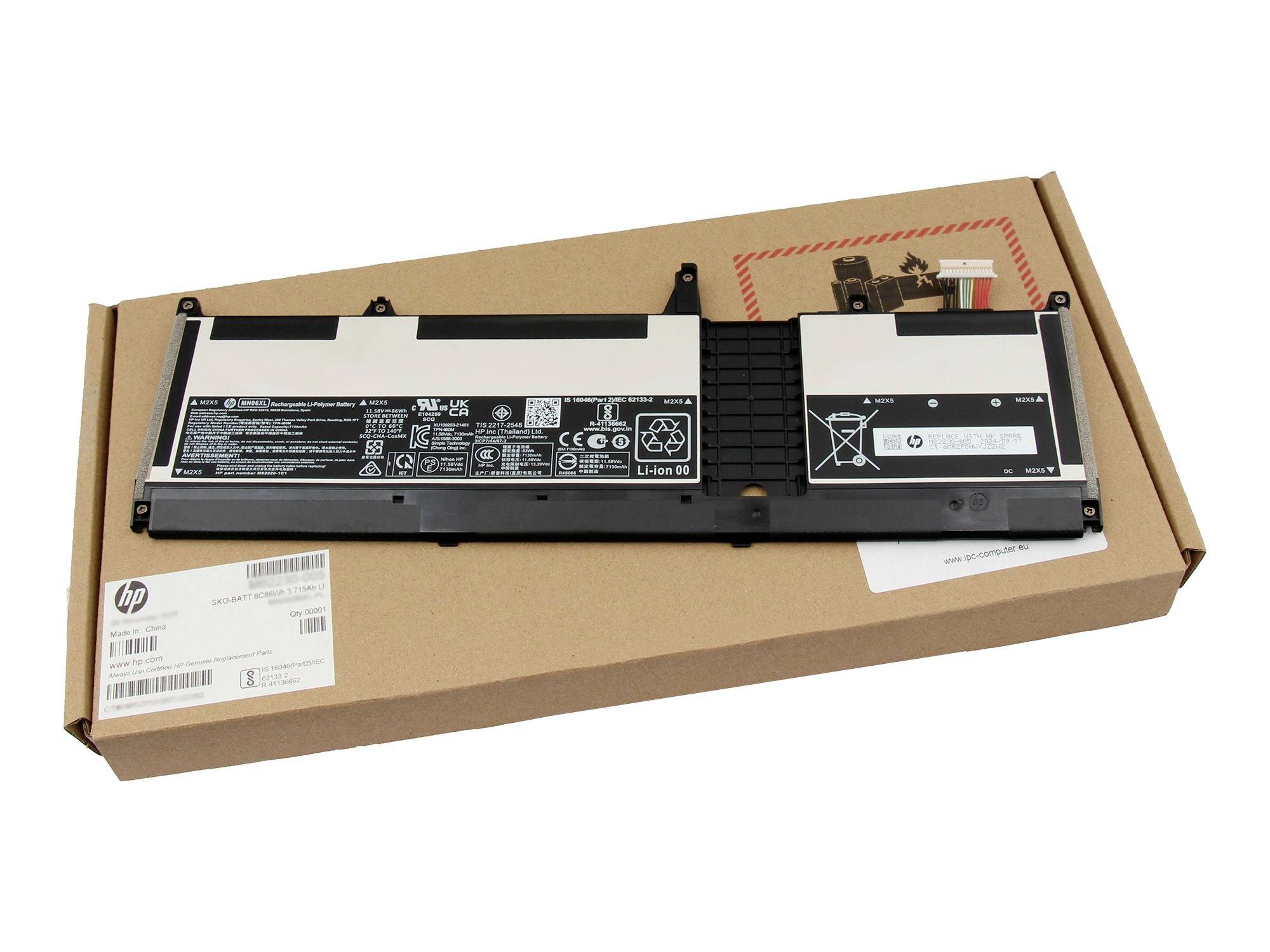 Laptop-Akku in einer HP-Versandbox, dargestellt mit zwei verbundenen Akkumodulen und sichtbaren Beschriftungen.