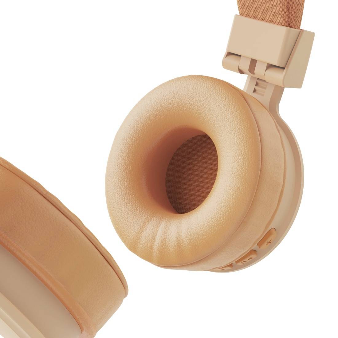 Beige Over-Ear-Kopfhörer mit gepolstertem Ohrpolster und verstellbarem Kopfbügel auf weißem Hintergrund.