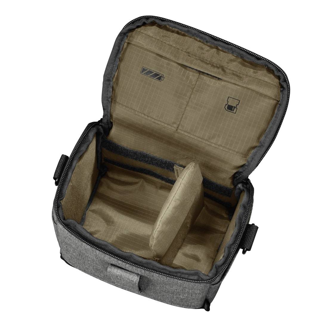Offene graue isolierte Tasche oder Lunch-Kühler mit beigefarbenem Innenteilschneider und Reißverschlussverschluss auf weißem Hintergrund.