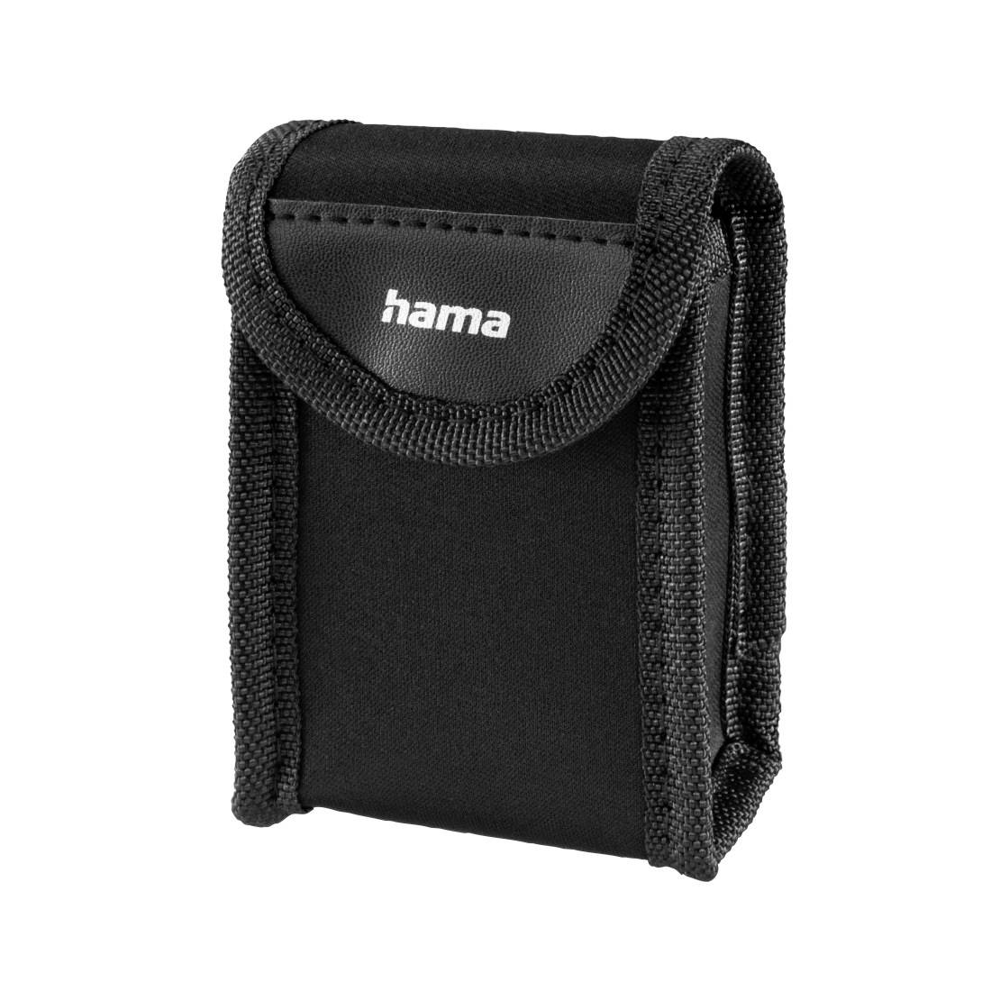 Schwarze Hama Kompakt-Schutztasche mit Klappenvers­chluss und strukturierter Einfassung, gezeigt auf weißem Hintergrund.