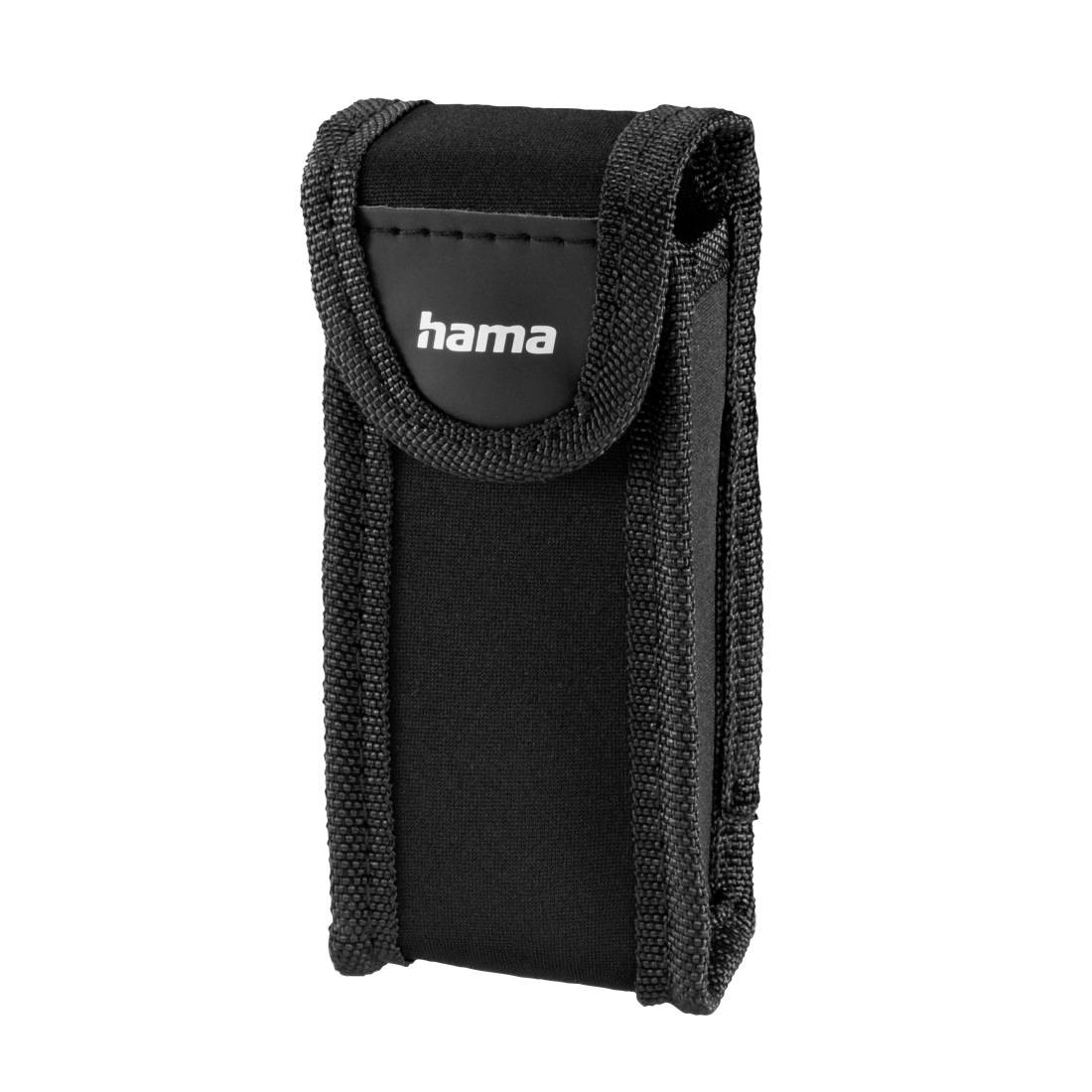 Schwarze Hama-Tragetasche mit Klappenverrieglung, aufrecht auf weißem Hintergrund dargestellt.