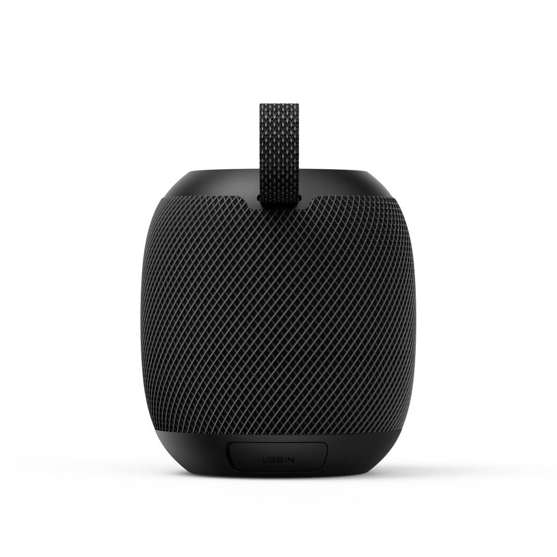 Tragbarer schwarzer Bluetooth-Lautsprecher mit gewebtem Trageriemen, Vorderansicht auf weißem Hintergrund.