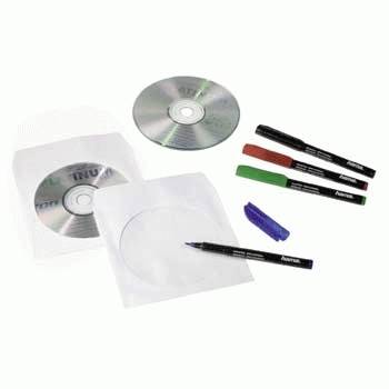 CD/DVD-Etikettierset mit zwei Discs in Hüllen, drei farbigen Markern und einer lila Reinigungsbürste auf weißem Hintergrund