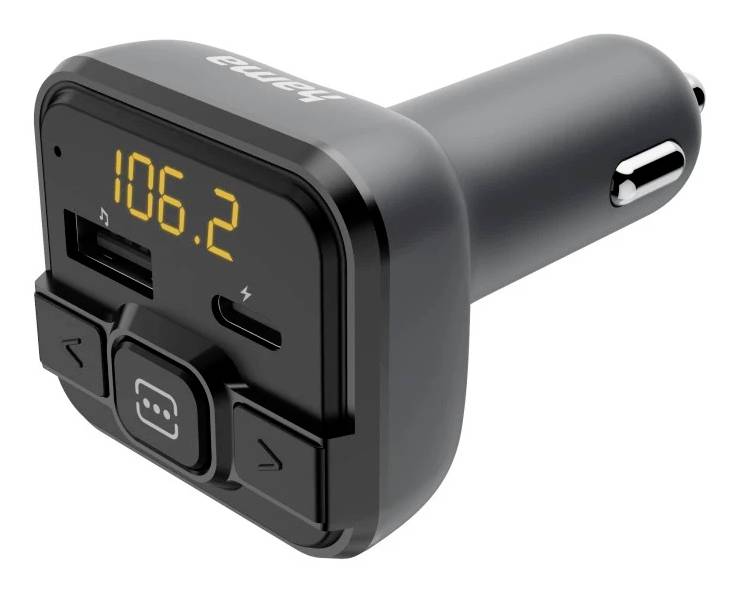 schwarzer Auto-FM-Sender mit LED-Display zeigt 106,2 an, USB- und USB-C-Anschlüsse und Play/Skip-Tasten, auf weißem Hintergrund dargestellt.