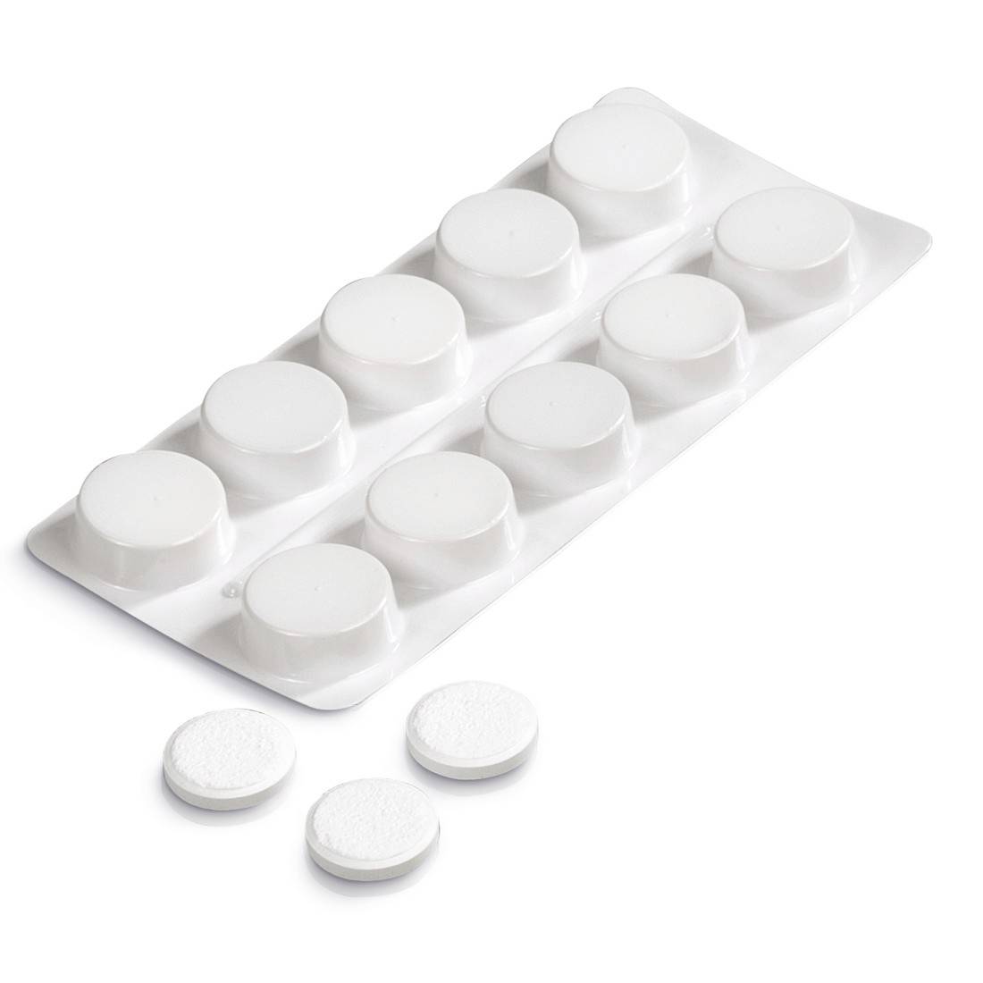 Blasenpackung mit weißen runden Tabletten, mit drei Pillen, die darunter auf weißem Hintergrund verstreut sind.