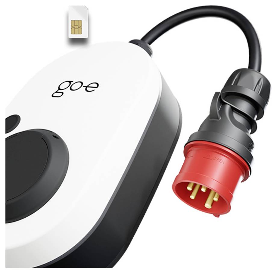 Kleines weiß-schwarzes GoE-EV-Ladegerät mit angeschlossenem Kabel, das in einem roten Industriestecker endet, plus ein SIM-Kartensymbol oben.