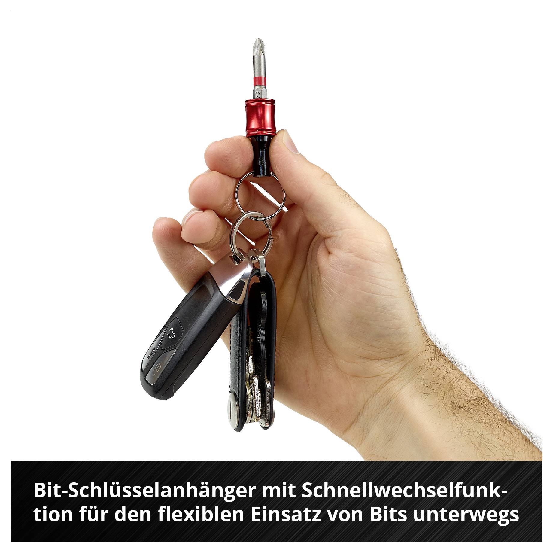 Hand hält einen Bit-Schlüsselanhänger mit Schnellwechselfunktion und mehreren Bits für flexiblen Einsatz unterwegs.