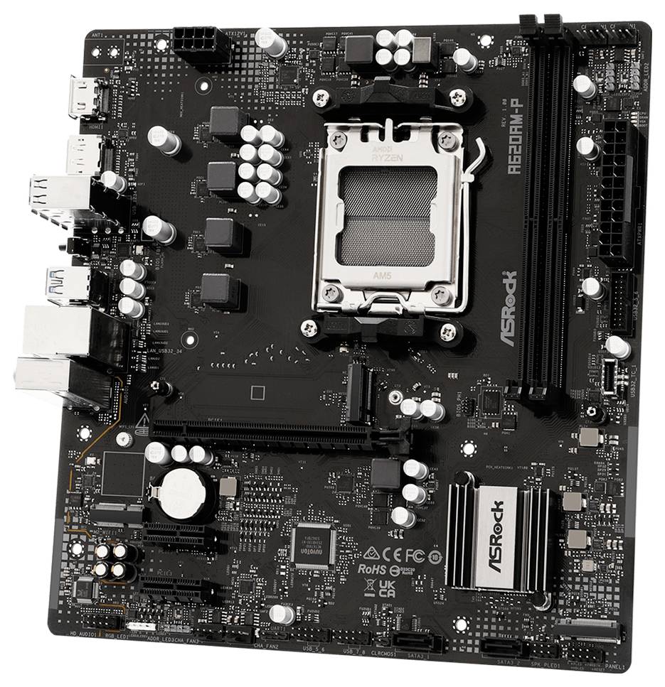 Computerhauptplatine mit AMD Ryzen CPU-Sockel, RAM-Steckplätzen, PCIe-Steckplätzen und hinteren E/A-Anschlüssen, von oben gezeigt.
