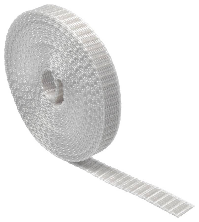 Eine Rolle aus weißem gewebtem Klebeband oder Verschlussband mit einem lockeren Streifen, der nach außen ragt, auf einem schlichten weißen Hintergrund.