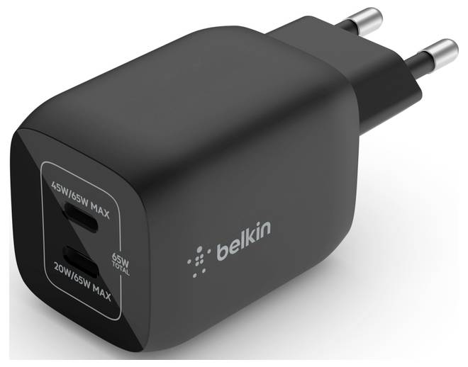 Schwarzes Belkin-Wandladegerät mit zwei USB-C-Anschlüssen, beschriftet mit 45W/65W max und 20W/65W insgesamt, gezeigt mit europäischem Zweipolstecker.