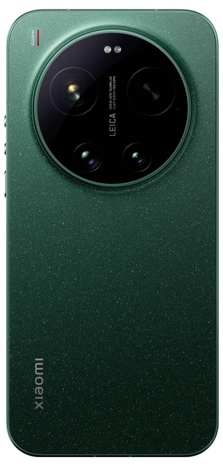 Rückseite eines grünen Xiaomi-Smartphones mit einem großen kreisförmigen Kameramodul und zwei sichtbaren Linsen, aufrecht vor weißem Hintergrund dargestellt.
