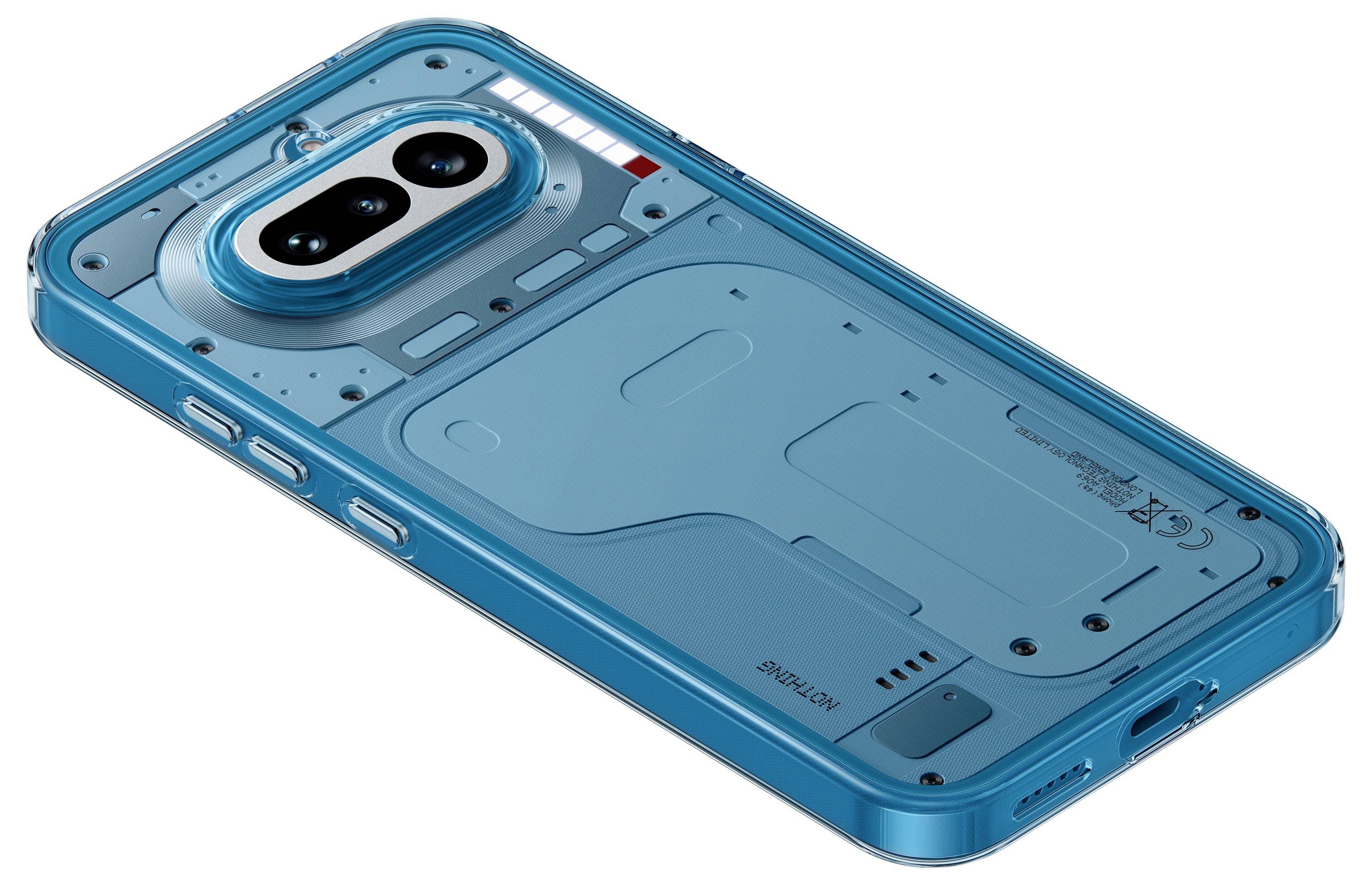 Transparente blaue Smartphone-Hülle, die die Rückseite und den Kameraausschnitt zeigt und das interne Design des Telefons darunter offenbart.