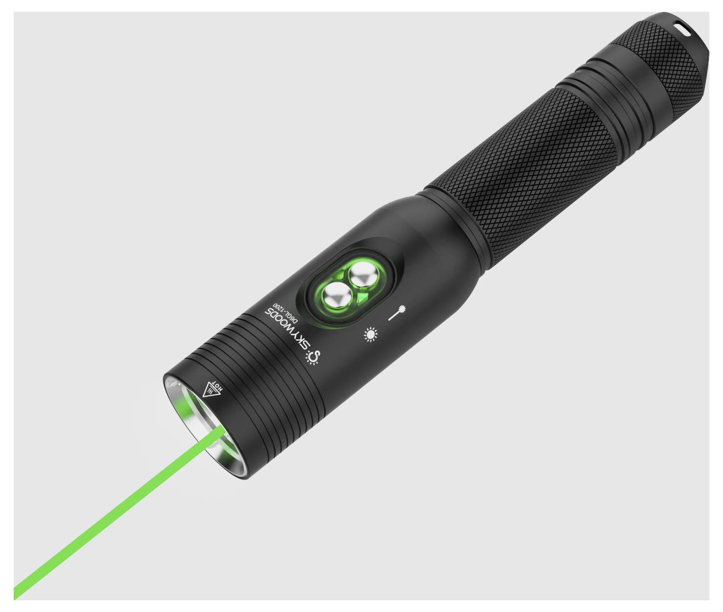 Schwarze Taschenlampe, die einen grünen Strahl ausstrahlt, diagonal auf hellgrauem Hintergrund dargestellt.