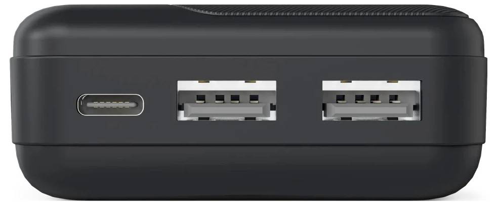 Schwarzes Wandladegerät mit einem USB-C-Anschluss und zwei USB-A-Anschlüssen an der Vorderseite.