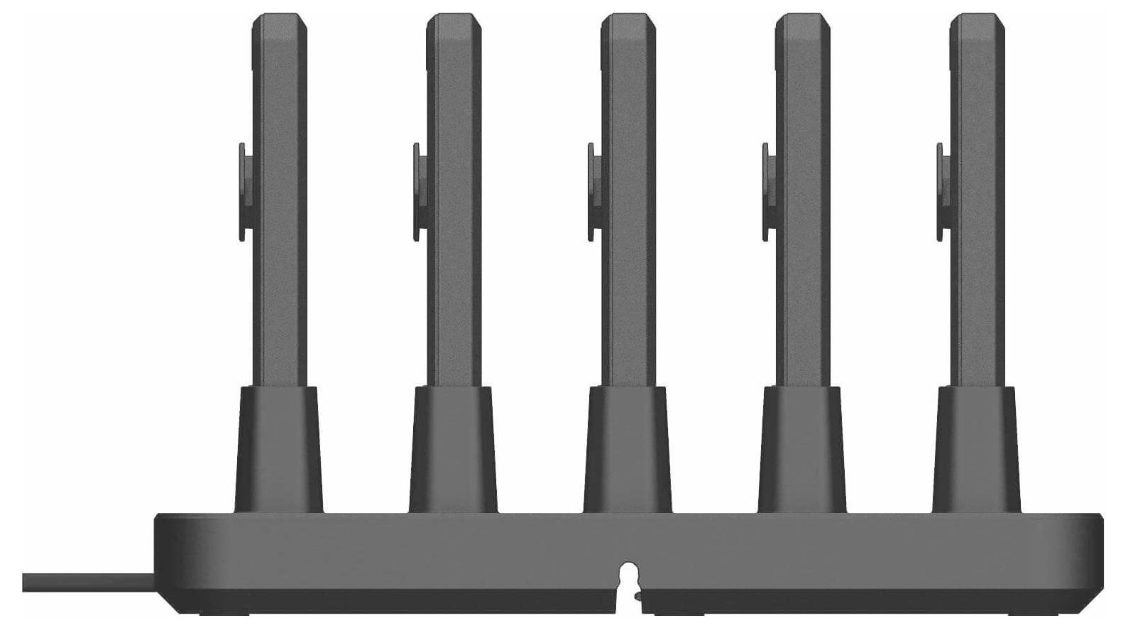 Vorderansicht eines schwarzen Fünf-Port-Netzwerk-Switches oder Routers mit fünf vertikalen Antennen