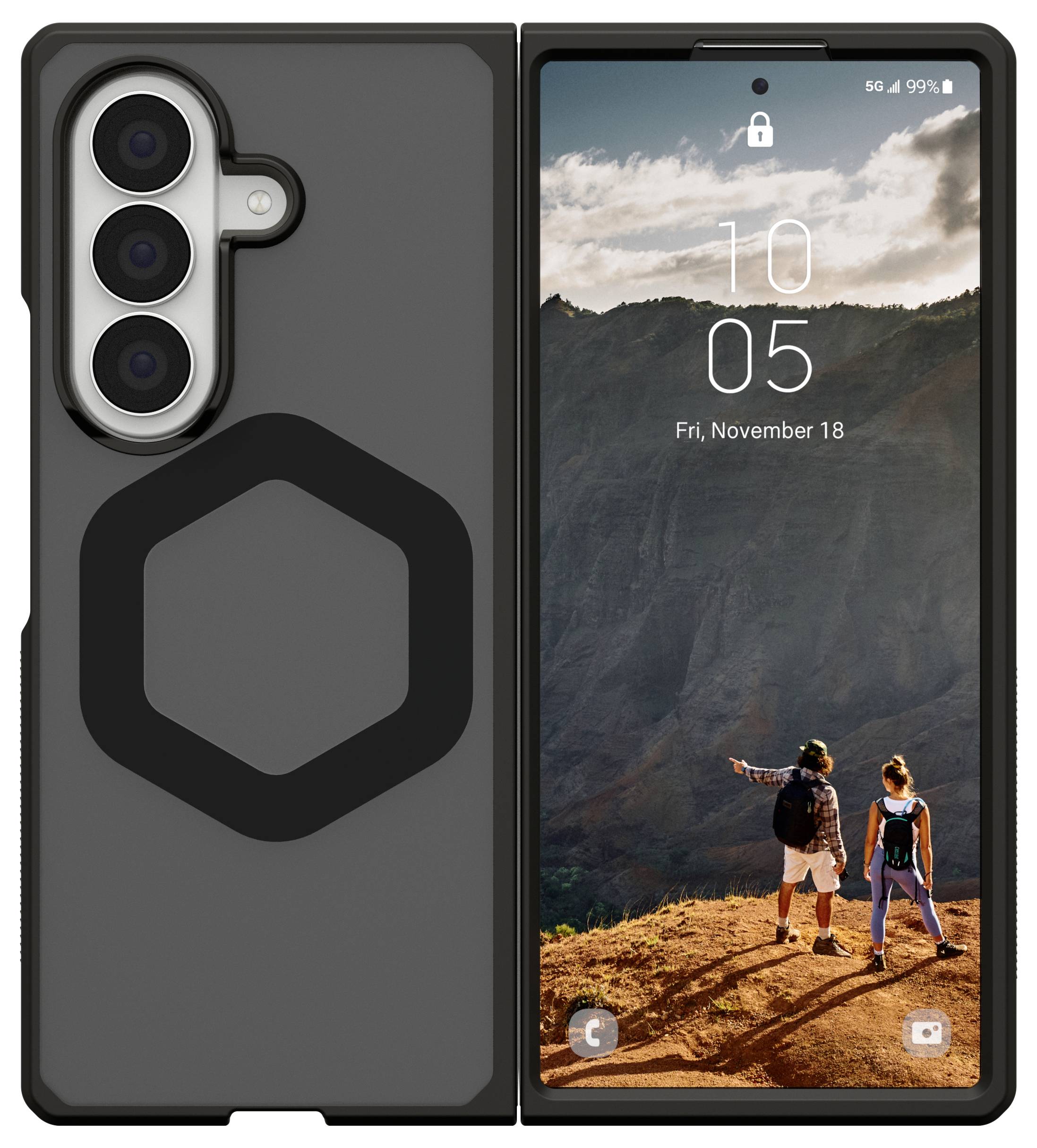 Faltbares Smartphone, offen dargestellt, mit dreifacher Rückkamera auf einer Seite und einem Sperrbildschirm mit Wandererwallpaper, Uhrzeit und Datum auf der anderen Seite.