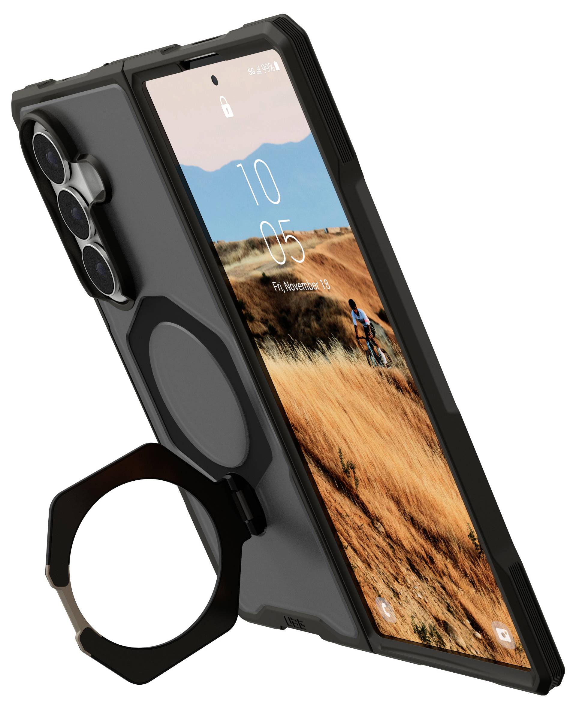 Schwarze robuste Smartphone-Hülle mit erhöhtem Kameragehäuse, zirkulärer Griff/Ständer, gezeigt beim Halten eines Telefons mit Landschafts-Hintergrundbild