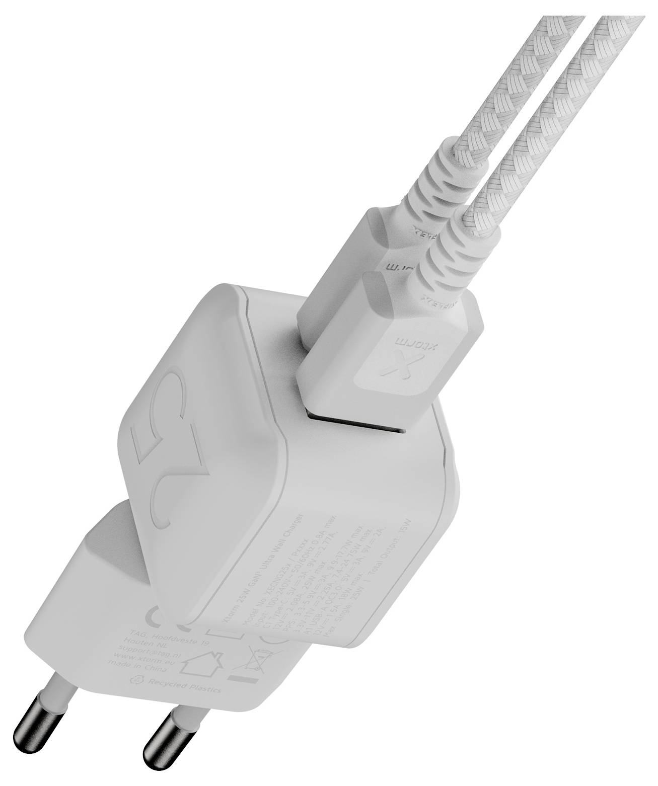 Weiß USB-Wandladegerät mit zwei geflochtenen Ladekabeln angeschlossen, dargestellt auf einfachem Hintergrund.