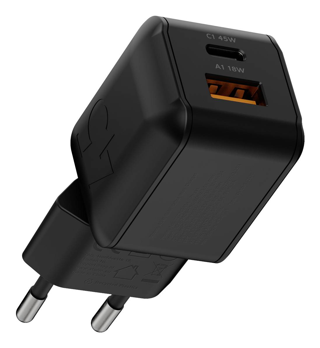 Schwarzes Wandladegerät mit EU-Stecker und zwei USB-Anschlüssen mit den Bezeichnungen C1 45W und A1 18W.