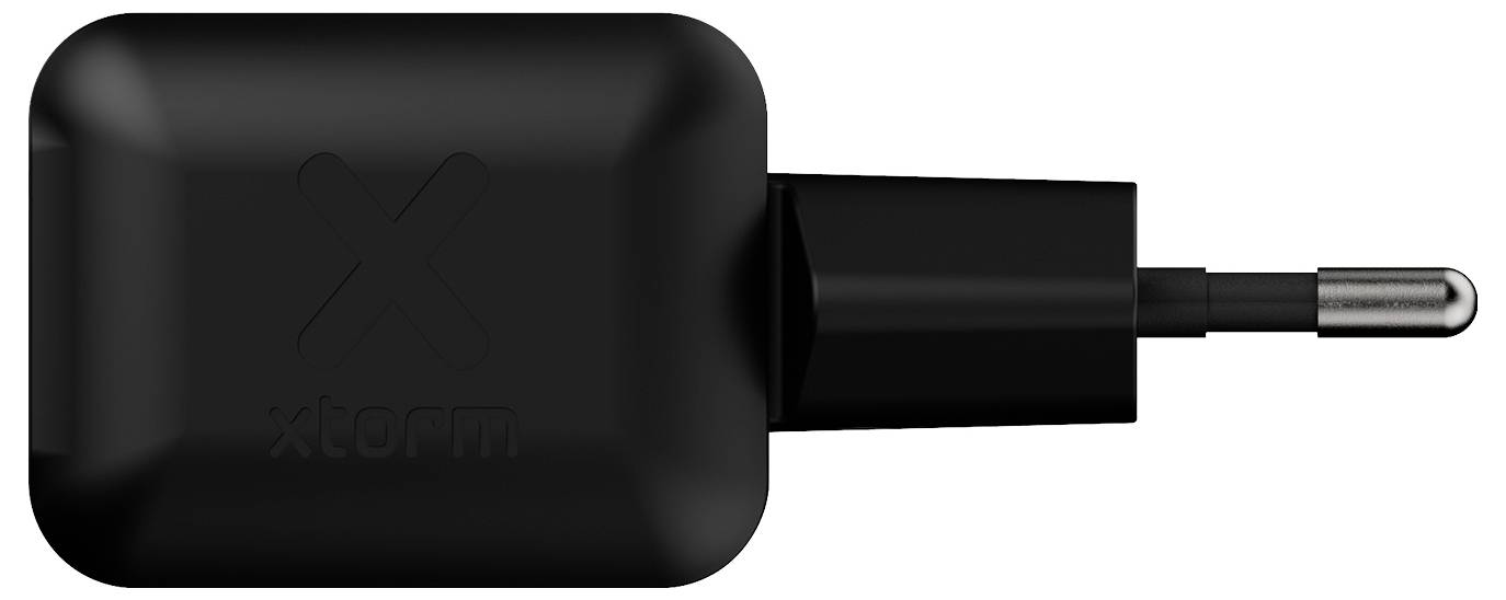 Schwarzer XTORM-Stromadapter mit europäischem Zweipolstecker, gezeigt auf weißem Hintergrund.