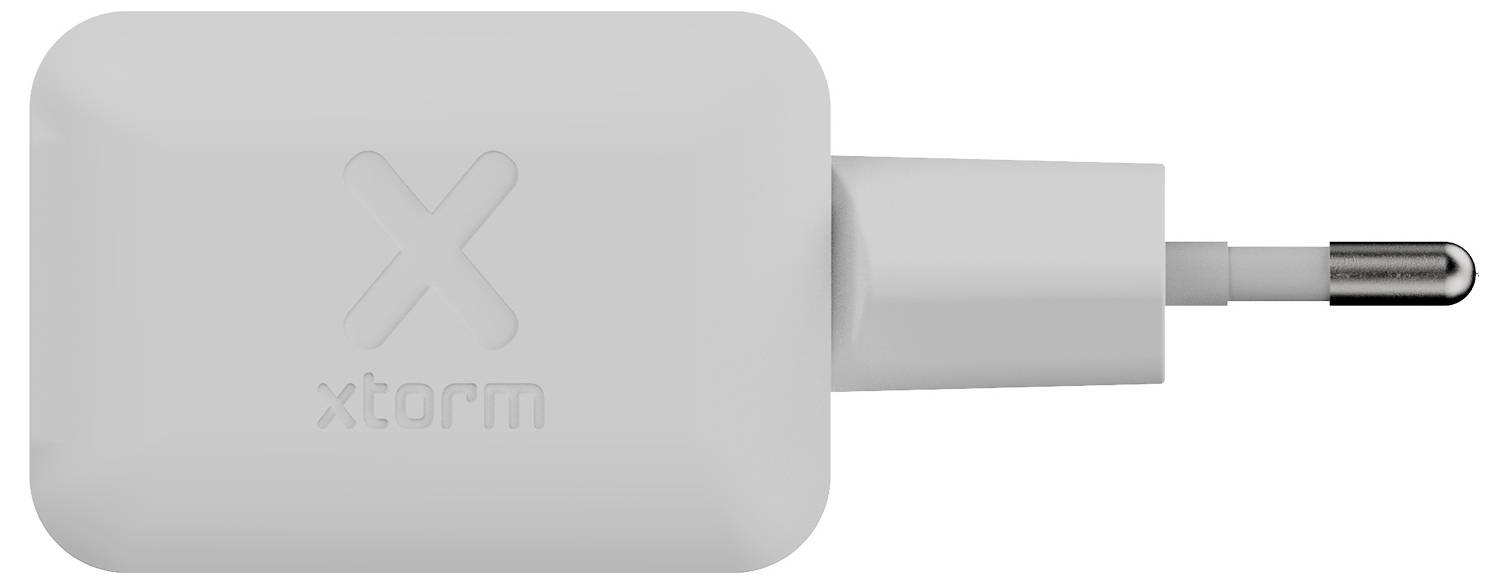 Weißer Xstorm-Ladapter mit einem einzelnen USB-C-Anschluss, der sich von der rechten Seite erstreckt.