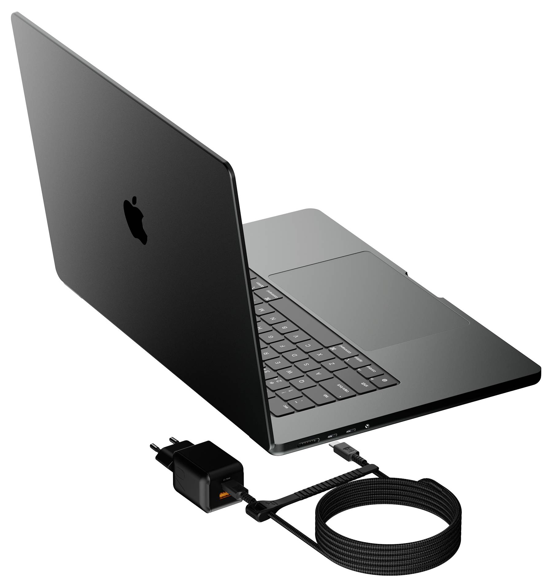 Laptop geöffnet mit angeschlossenem Ladekabel und Netzteil, auf weißem Hintergrund dargestellt.