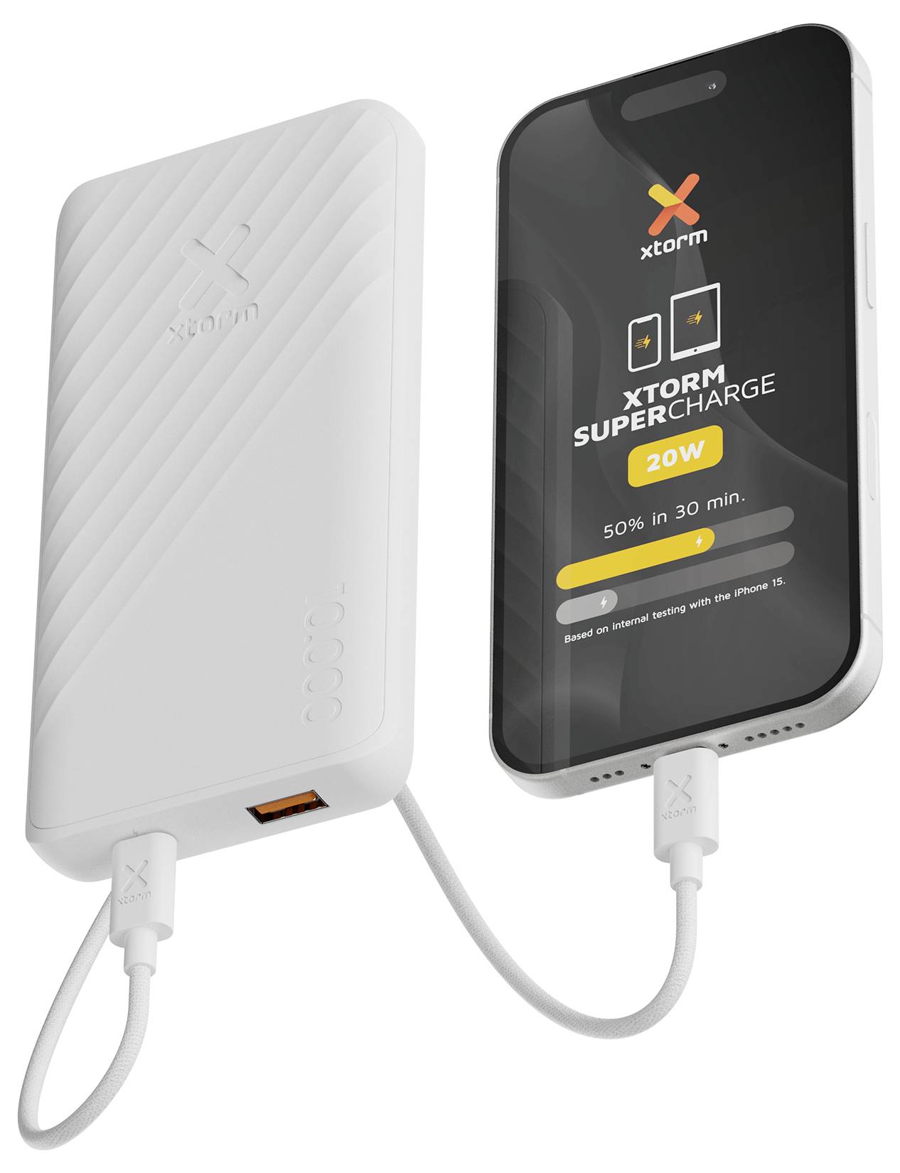 Weiße Powerbank lädt ein Smartphone auf, wobei der Telefonbildschirm 