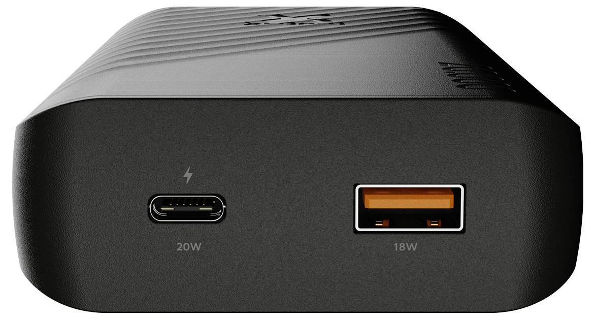 Nahaufnahme eines schwarzen Wandladegeräts mit einem USB-C-Anschluss mit der Bezeichnung 20W und einem USB-A-Anschluss mit der Bezeichnung 18W.