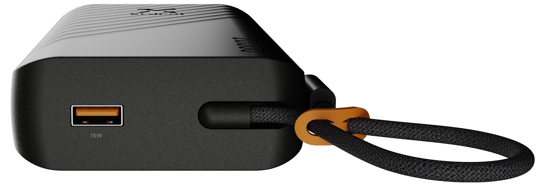 Schwarze tragbare Powerbank mit USB-A-Anschluss und angebrachtem geflochtenem Riemenkabel auf weißem Hintergrund