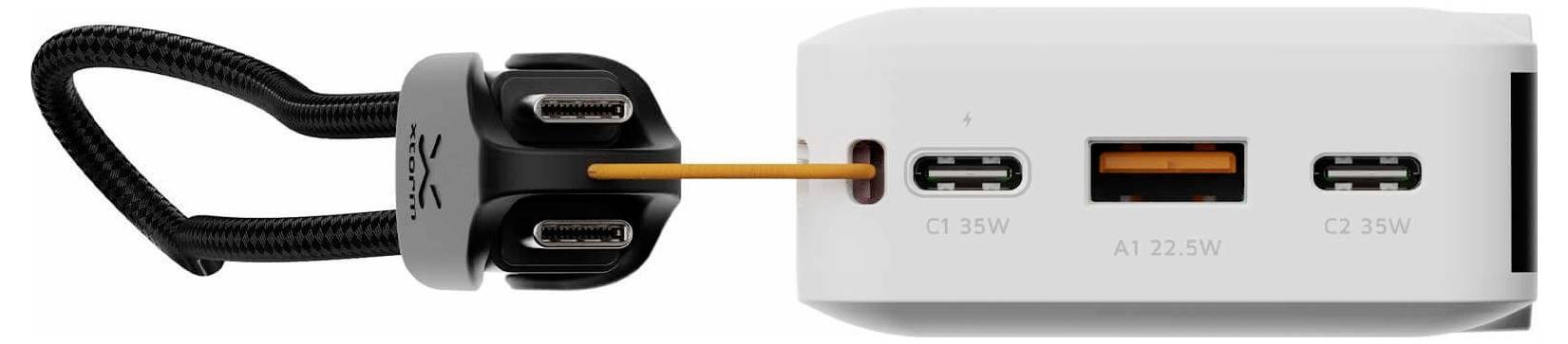 USB-C-Kabel teilt sich in zwei USB-C-Stecker auf, die mit einem Ladegerät mit drei Anschlüssen verbunden sind, gekennzeichnet als C1 35W, A1 22,5W und C2 35W.