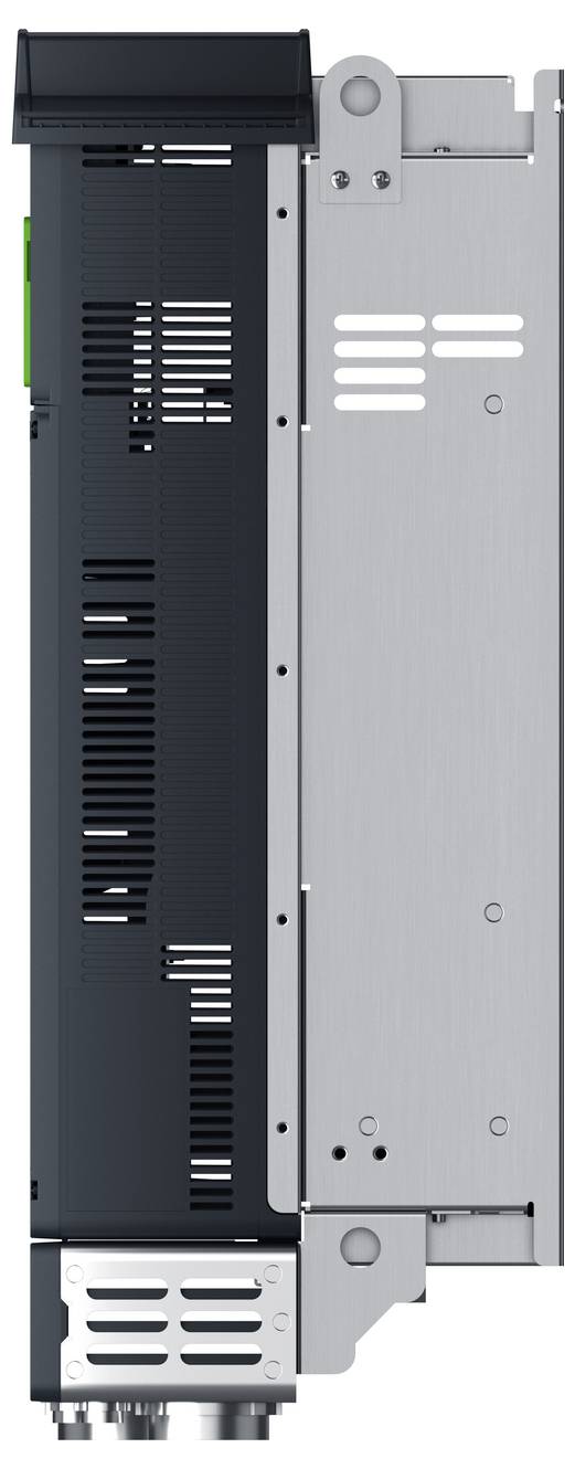 Seitenansicht eines schwarzen und silbernen elektronischen Moduls mit belüfteten Paneelen, Befestigungswinkeln und Anschlussports am unteren Ende.