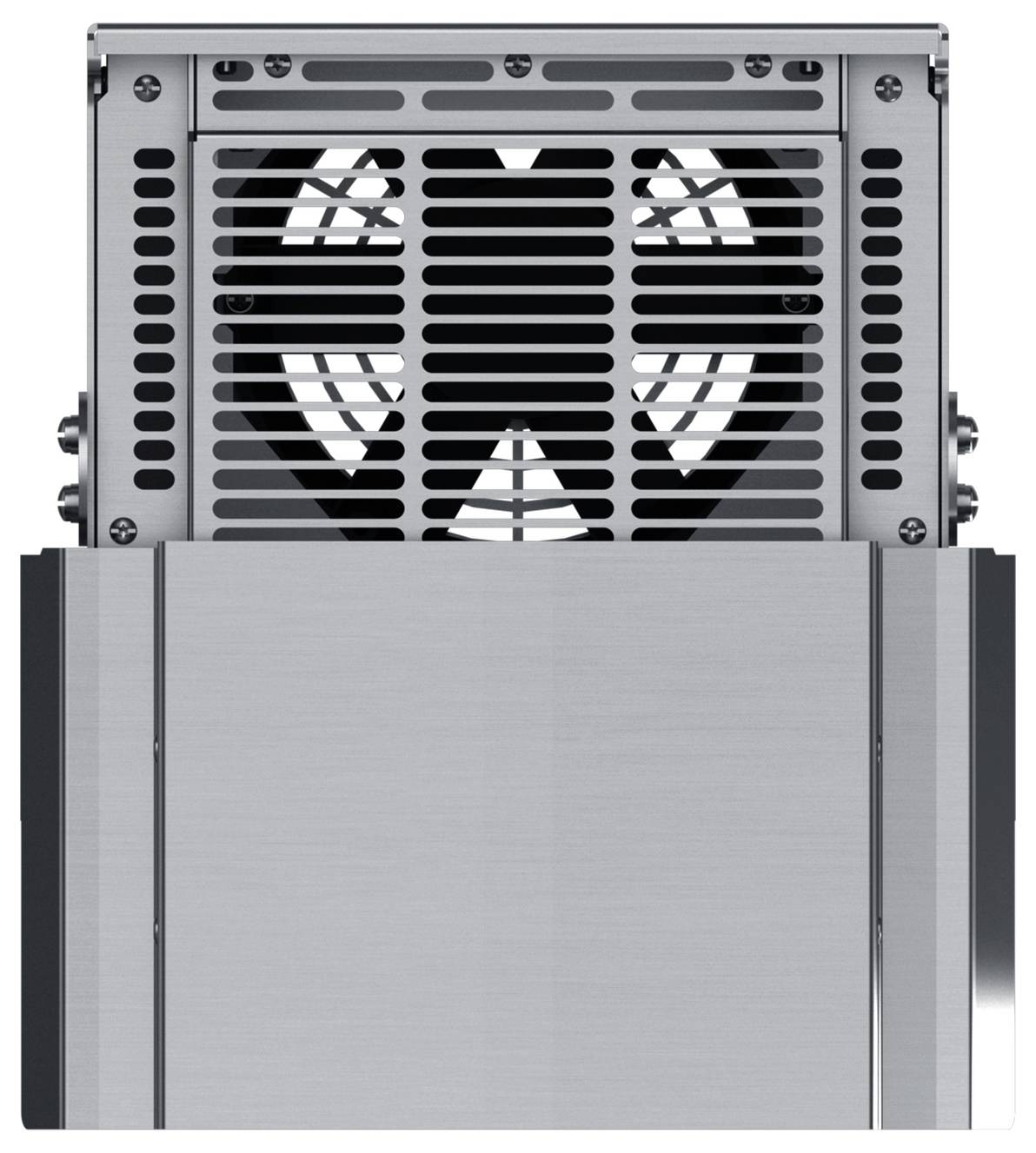 Eine silberfarbene Metallcomputer-Kühleinheit mit einem sichtbaren Lüfter hinter einem schwarzen Gitter und einer gebürsteten Frontplatte auf weißem Hintergrund.