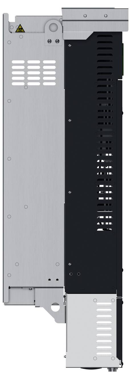 Seitenansicht eines hohen metallischen elektronischen Moduls oder Server-Komponente mit einer silbernen Frontplatte und schwarzer belüfteter Seitenwand.