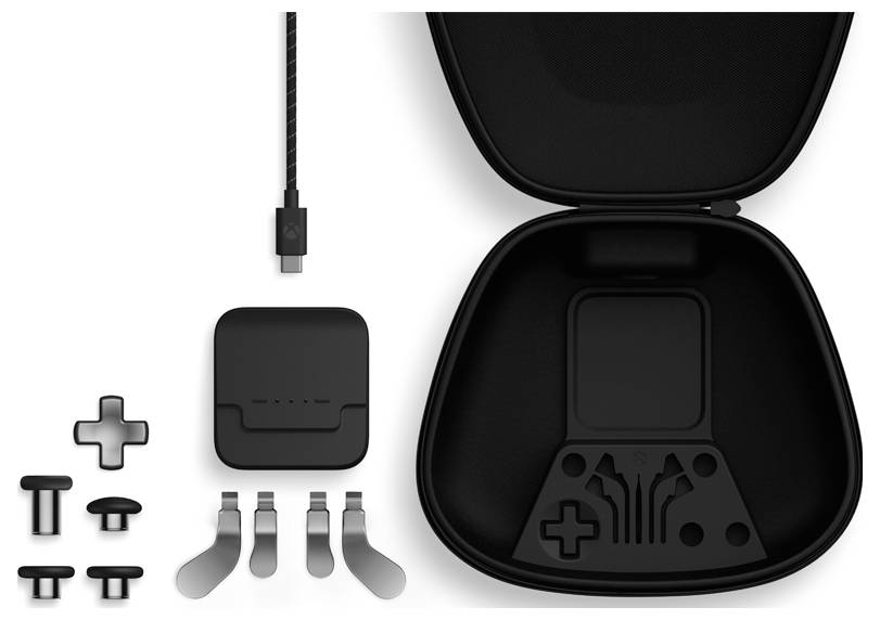 Tragbares Spiele-Controller-Set mit Schutztasche, Ladekabel, Controller-Halterung und mehreren Joystick-/Tasten-Zubehörteilen auf weißem Hintergrund angezeigt.