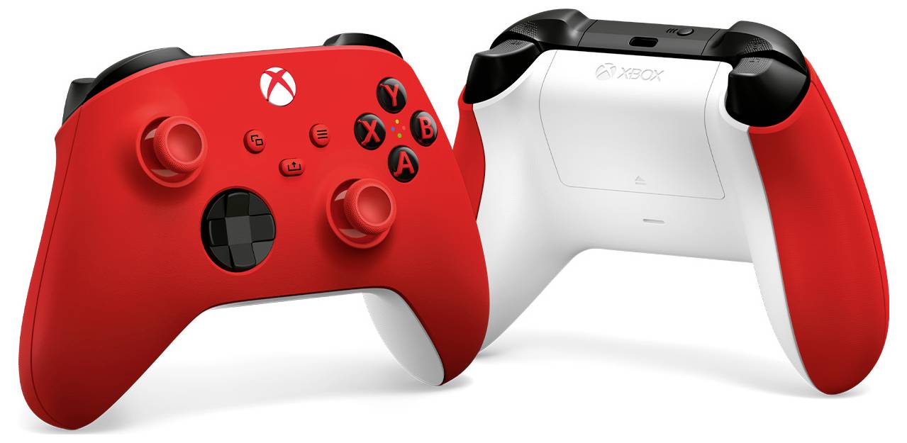 Roter Xbox-Controller von vorne und hinten gezeigt, mit schwarz-weißem Rand und sichtbaren Sticks/Tasten auf weißem Hintergrund.
