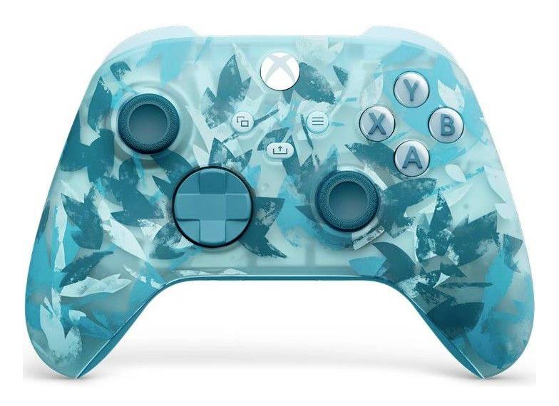 Blauer Camouflage-Xbox-ähnlicher Spielcontroller mit Analogstöckchen, Steuerkreuz, ABXY-Tasten und zentralem Xbox-Button auf weißem Hintergrund