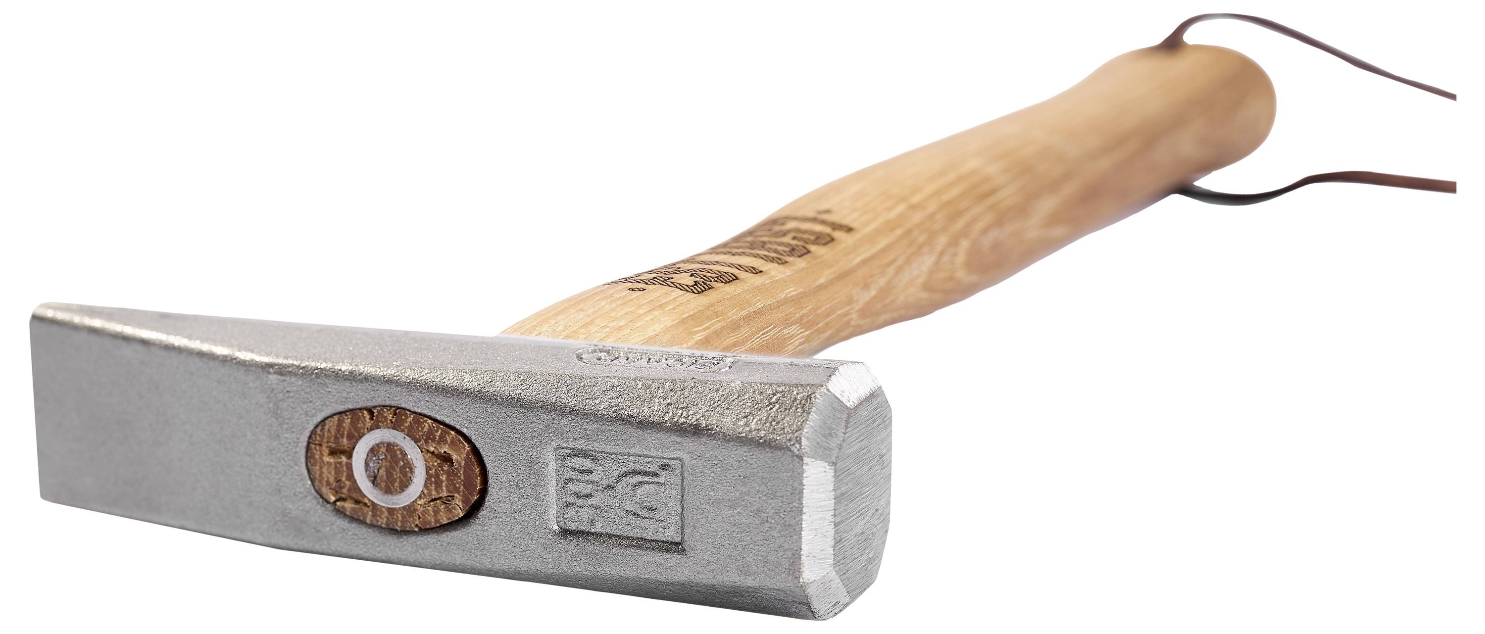 Ein Zimmermannshammer mit Holzgriff und Metallkopf auf weißem Hintergrund.