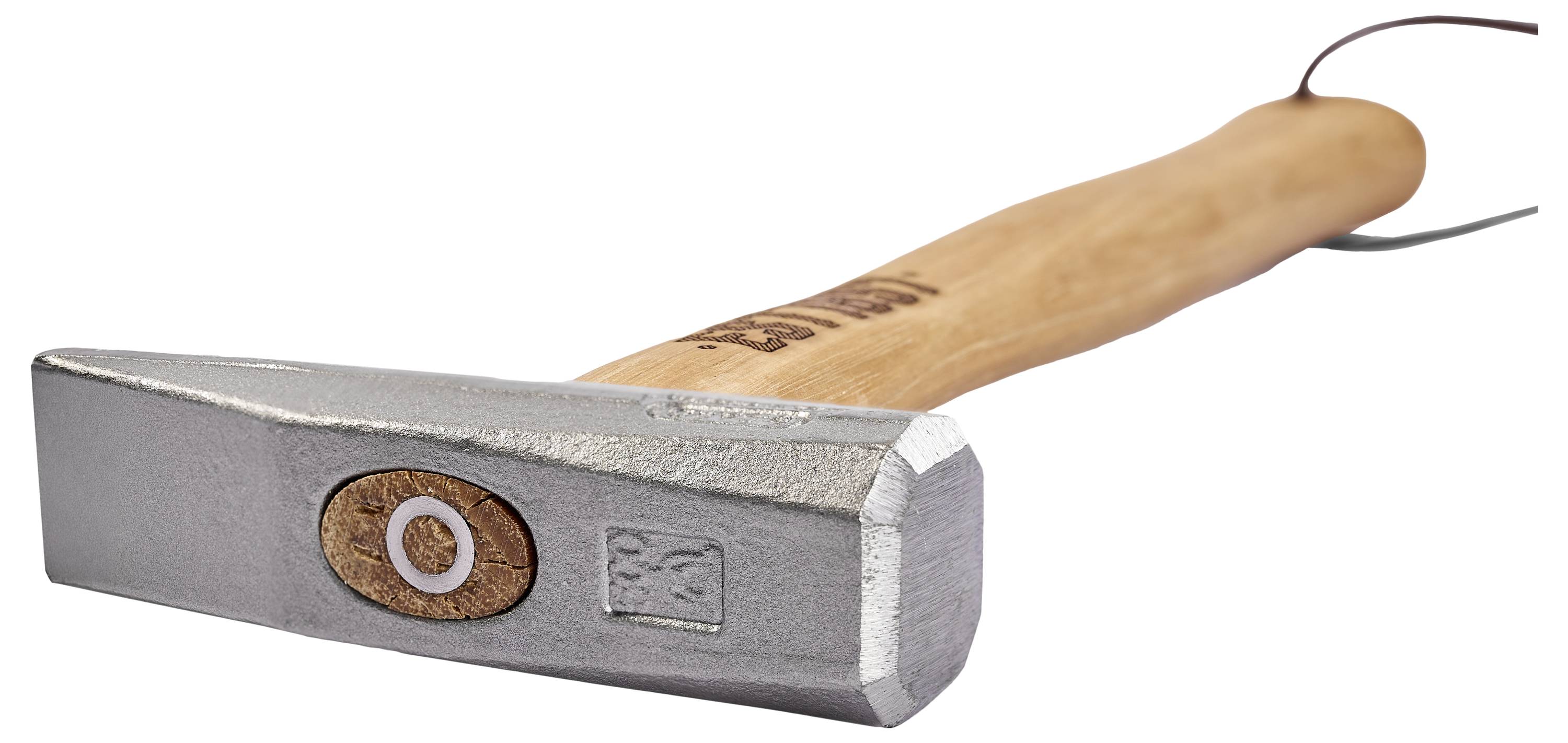 Eine Nahaufnahme eines Metallhammers mit einem Holzgriff, gezeigt auf einem einfachen weißen Hintergrund.