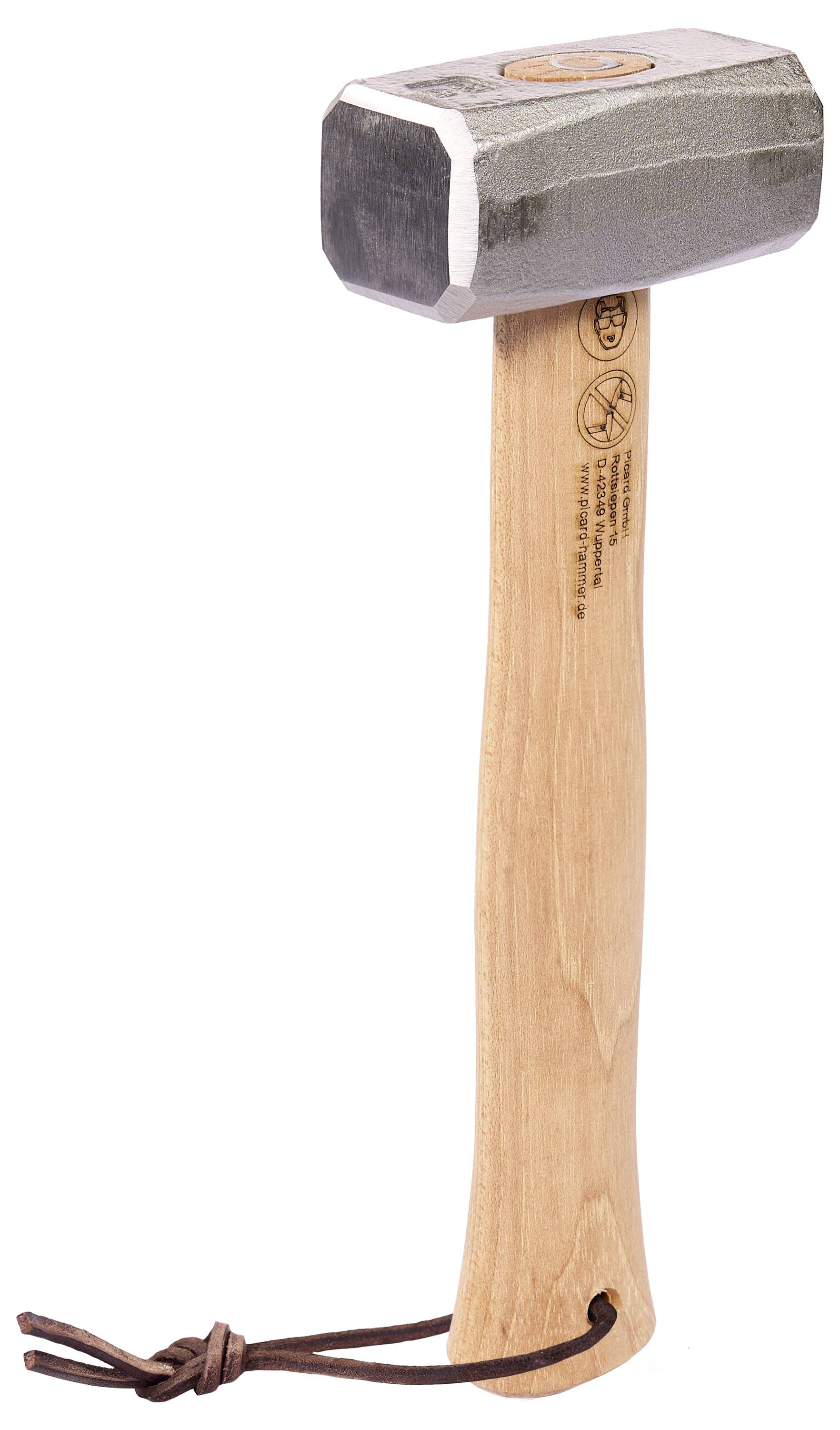 Ein Vorschlaghammer mit Holzgriff und Metallkopf, aufrecht gegen einen weißen Hintergrund dargestellt, mit einem Seil, das durch das Ende des Griffes gebunden ist.