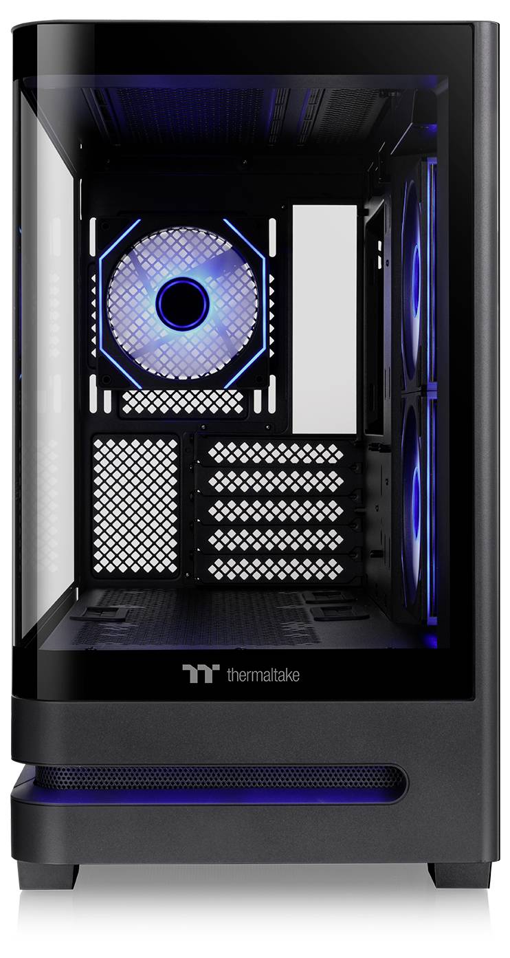 Ein schwarzes Thermaltake-PC-Gehäuse, frontal dargestellt, mit transparentem Seitenpanel, blauer LED-Beleuchtung und sichtbarem internen Kühlungsventilator sowie Festplattenschächten.