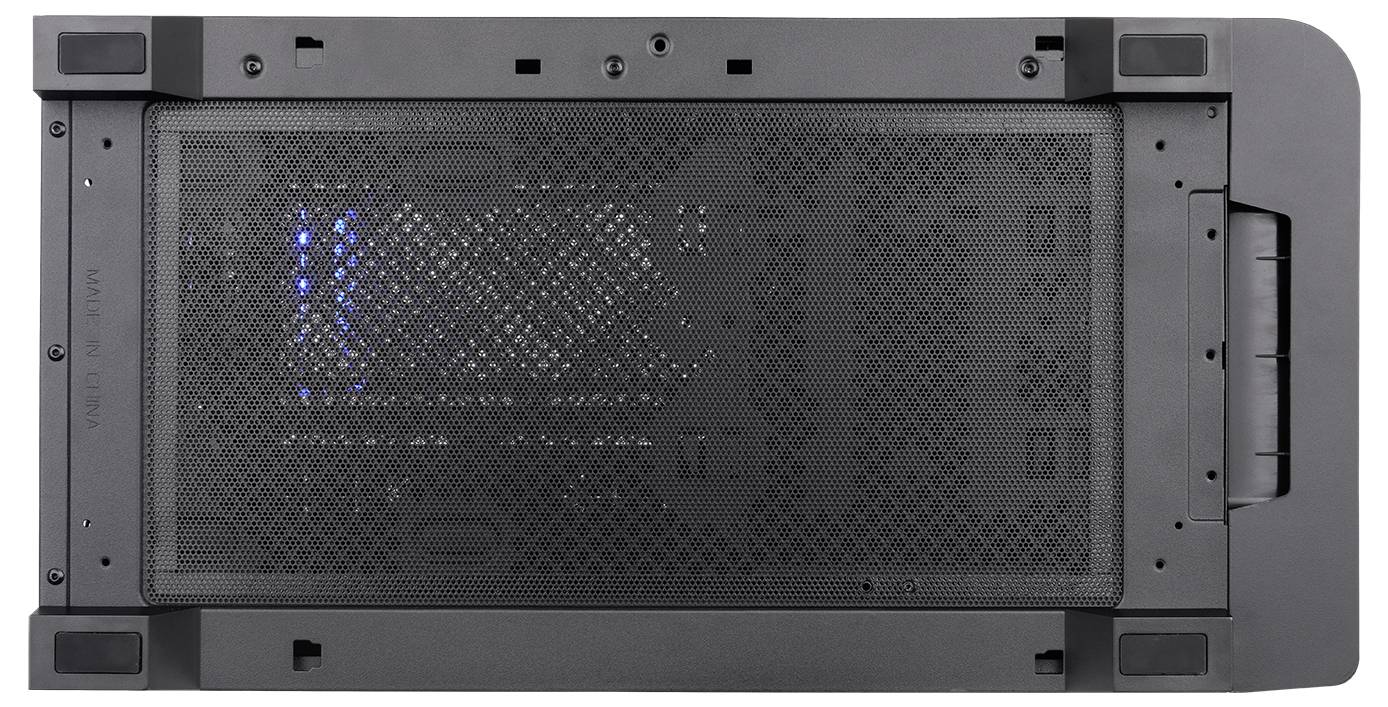 Draufsicht auf ein schwarzes Computergehäuse oder Server-Chassis mit perforierten Netzpaneelen und blauen Status-LEDs, die im Inneren sichtbar sind.