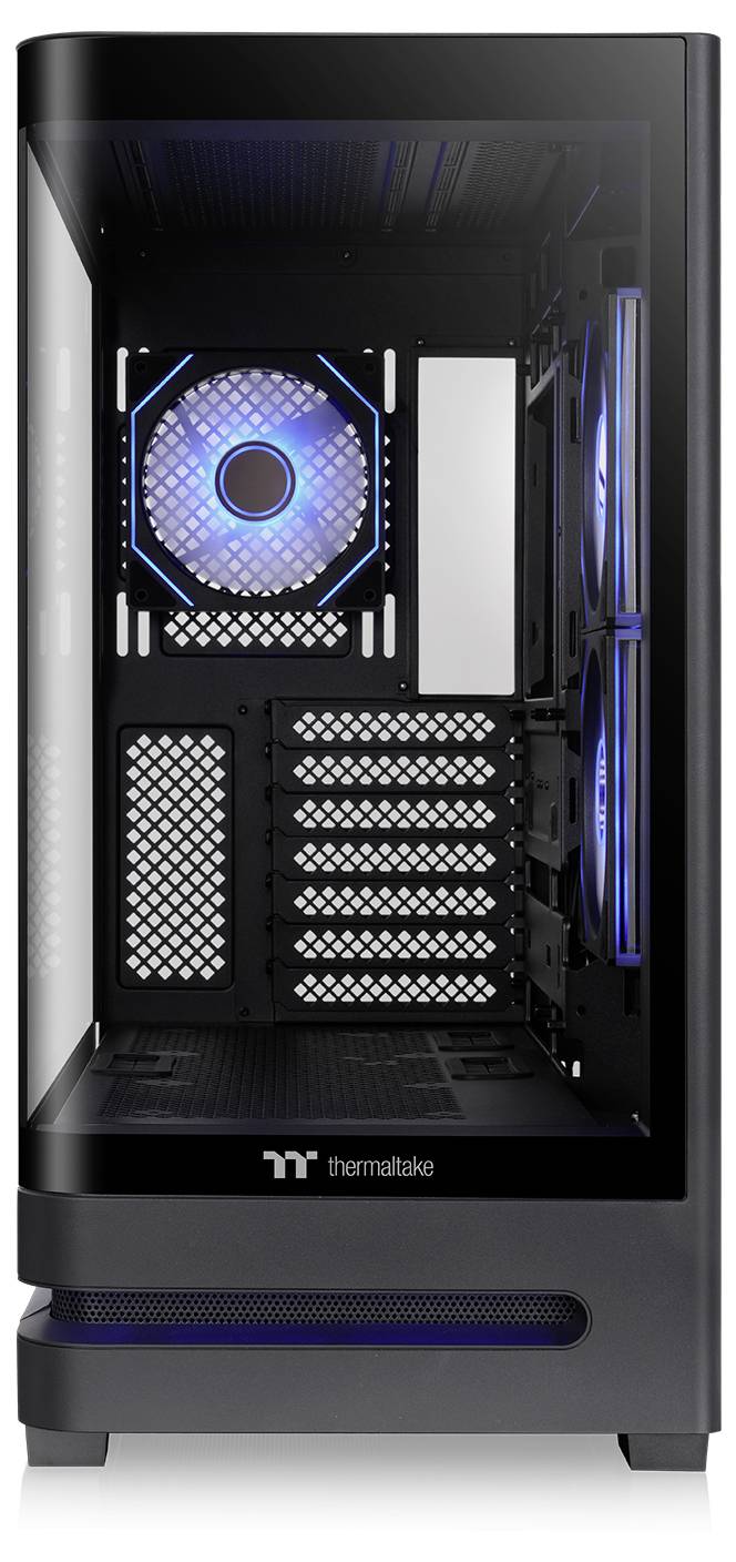 Frontansicht eines Thermaltake-PC-Gehäuses mit gehärtetem Glas, das einen blau beleuchteten Kühlüfter und interne Laufwerkschächte in einem schwarzen Tower zeigt.