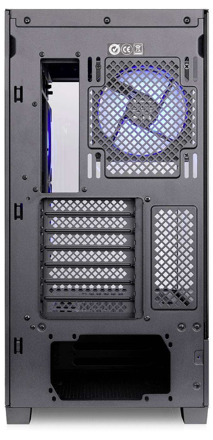 Rückseite eines Desktop-PC-Gehäuses mit Belüftungsgittern, Erweiterungssteckplätzen, einer Stromversorgungsöffnung und einem hinteren Kühlventilator mit blauer LED-Beleuchtung.