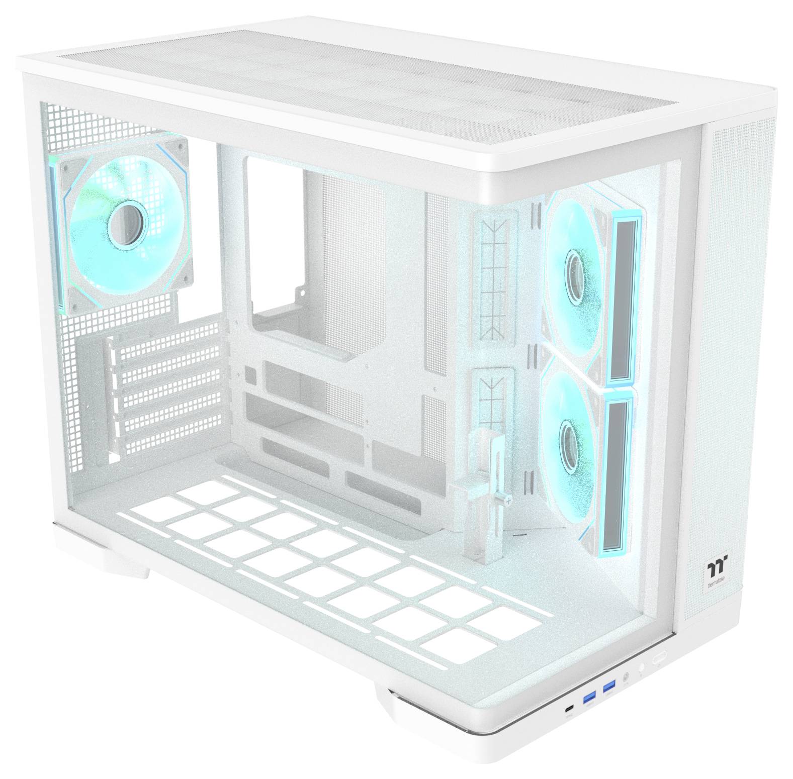 Weiße PC-Turmgehäuse mit Seitenpanel aus gehärtetem Glas und cyan-beleuchteten Kühlventilatoren, leer gezeigt, um das interne Layout und die Luftströmung hervorzuheben.