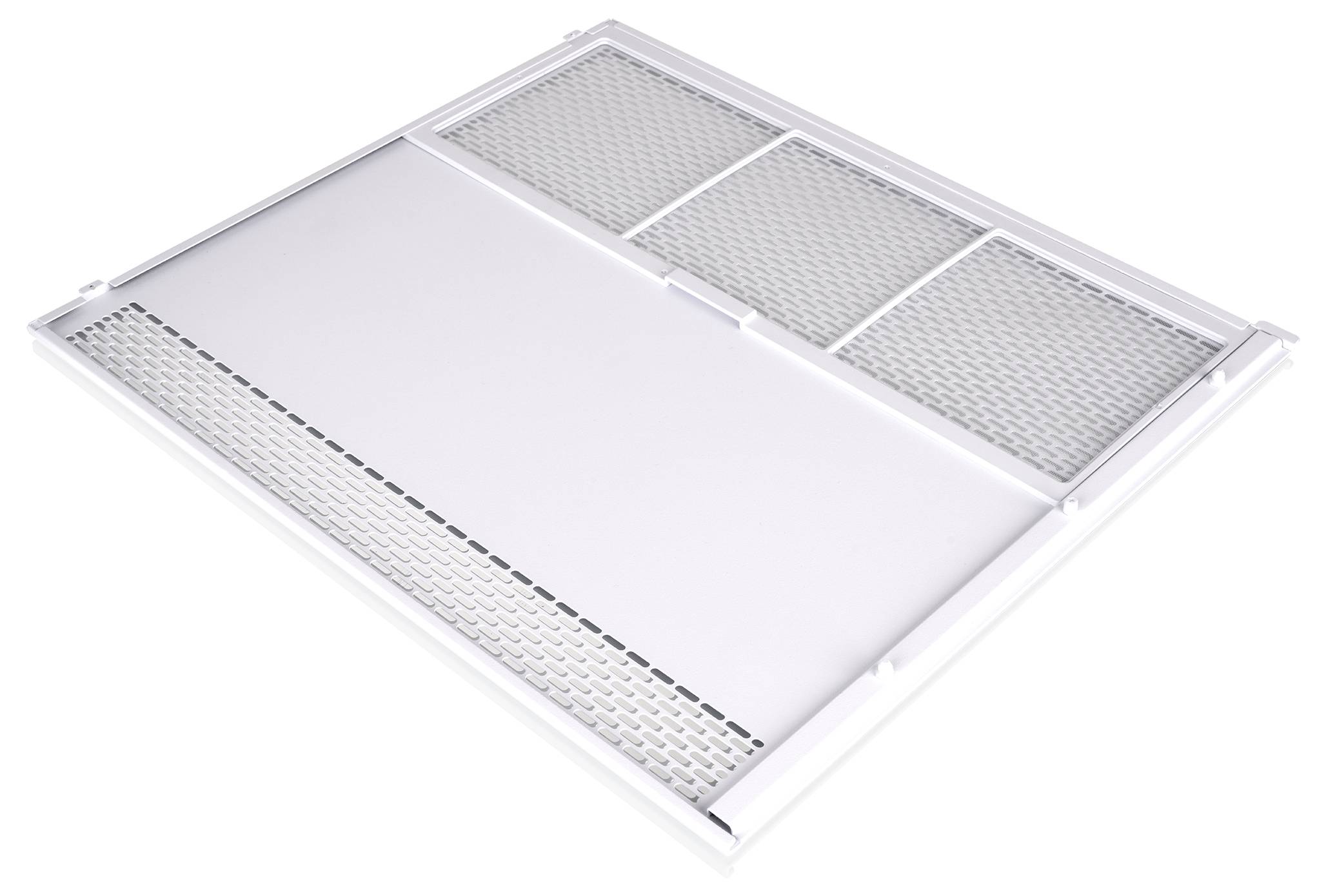 Weiße rechteckige Deckenplatte mit drei perforierten Lüftungsabschnitten und einer glattenMittelplatte, dargestellt auf weißem Hintergrund.