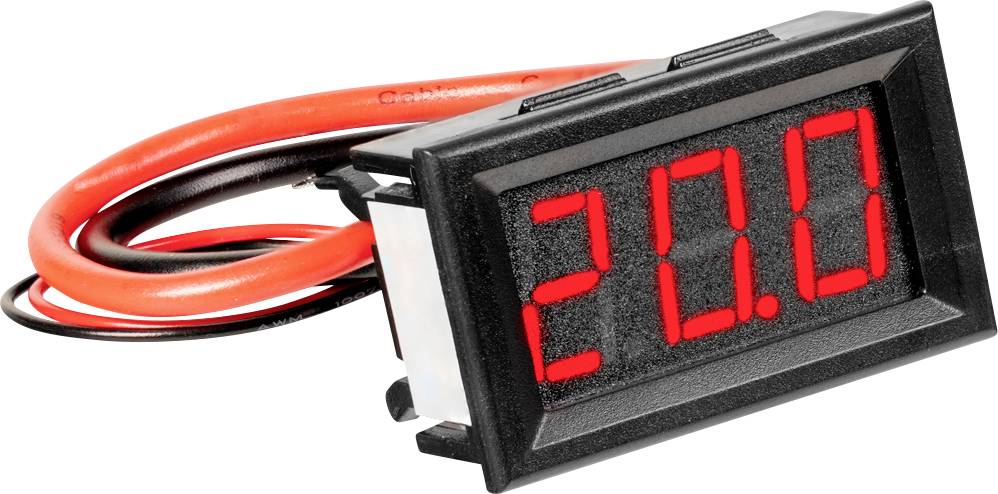 Digitales rotes Paneelmessgerät mit Anzeige von 20.0 und angeschlossenen roten und schwarzen Drähten, isoliert auf weißem Hintergrund.