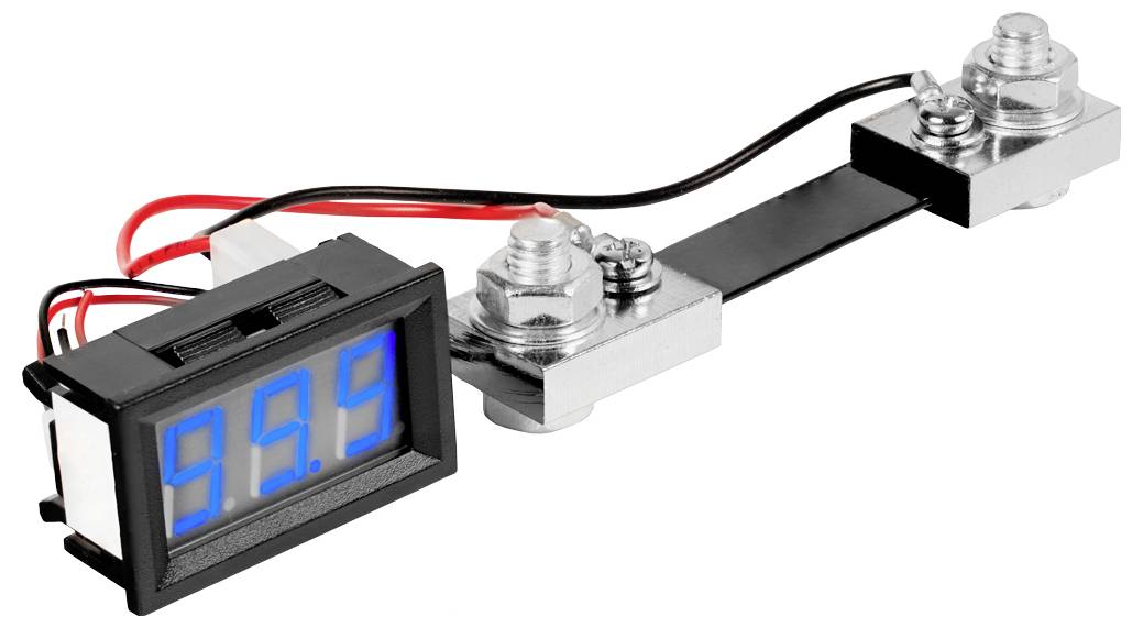 Digitales Voltmeter zeigt 99,9 an, in Reihe mit einem Metallshunt-Widerstand verdrahtet und rote/schwarze Leitungen zum Messen von Strom.