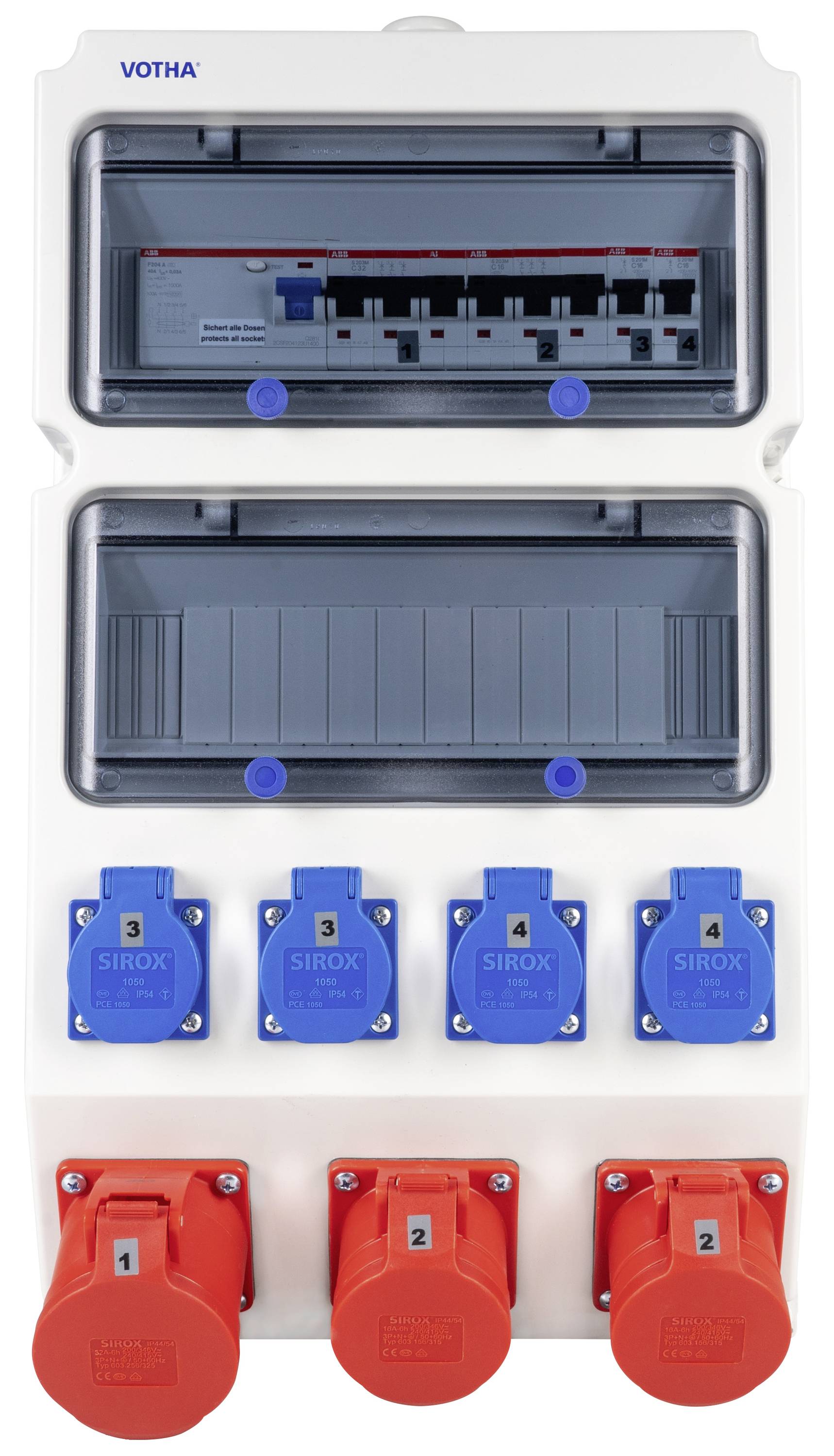Elektrisches Schaltfeld mit zwei abgedeckten Schutzschalter-Abteilen und sechs farbcodierten Industriesteckdosen, gekennzeichnet mit VOTHA und SIROX.