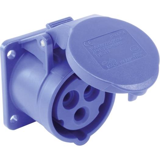 Blaue industrielle elektrische Wandsteckdose mit Schutzdeckel, in Nahaufnahme auf weißem Hintergrund dargestellt.